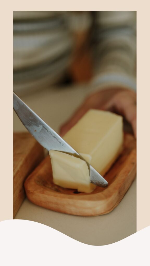 L'immagine raffigura un panetto di burro, uno degli ingredienti della divina Tarte Tatin